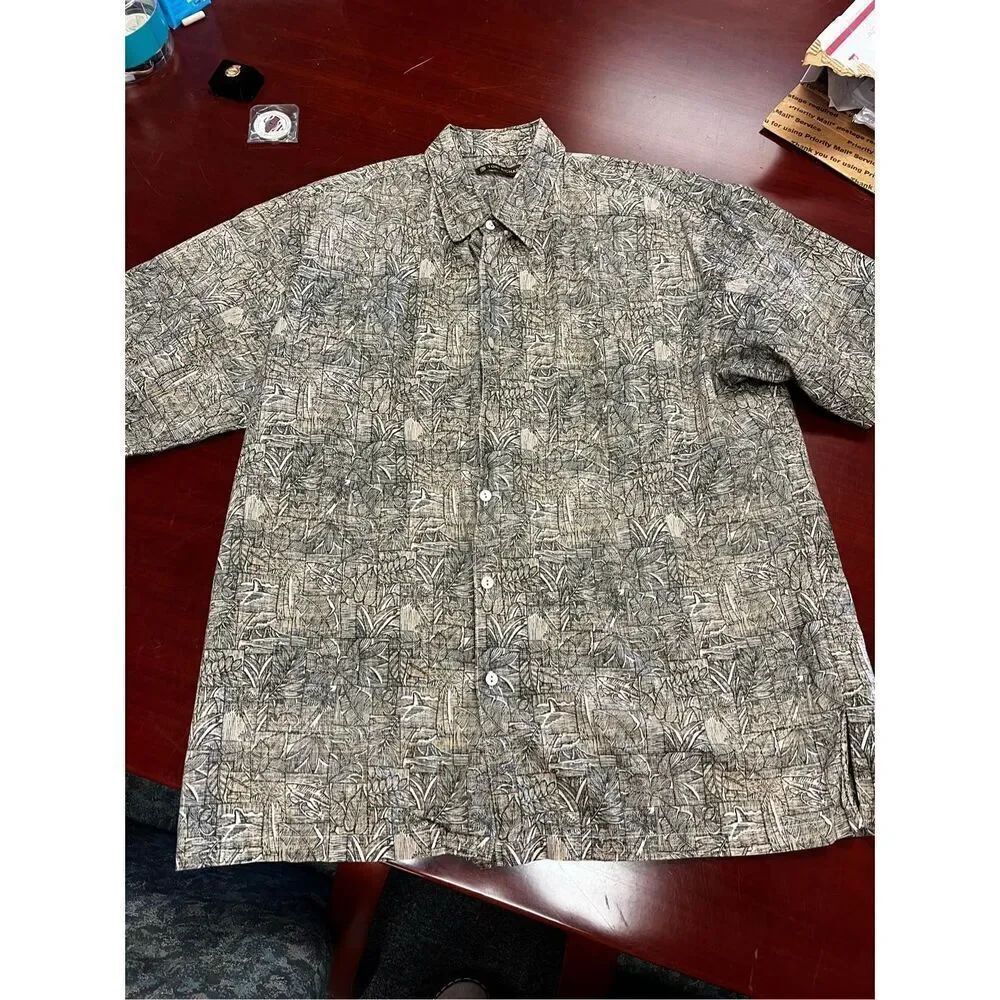 Tori Richard Honolulu Tan & Black Palm Tree Shark Print Short Sleeve Shirt sz L